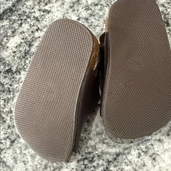 Old Navy Dark cute unisex NWT baby sandals sz 0-3 mos - Picture 3 of 3